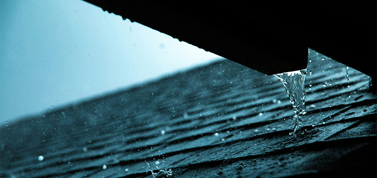 Importancia de la reparación del tejado frente a las lluvias